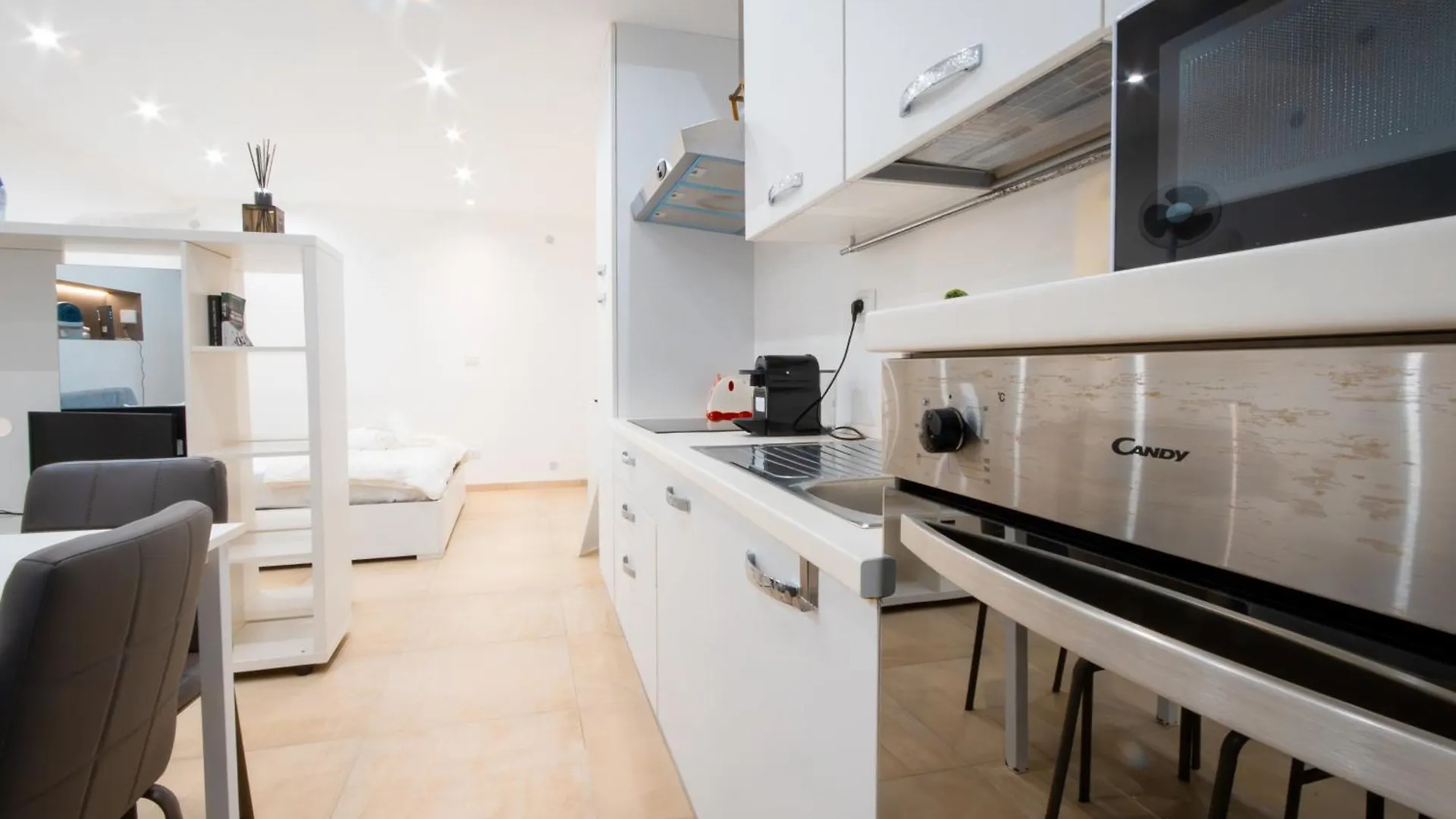 Al Rogadeo Apartment Bari 0*,